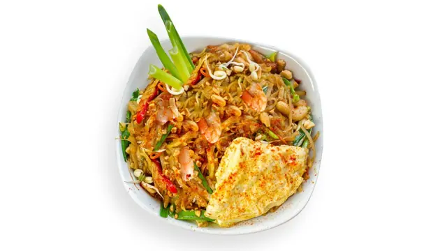 Pad Thai nuudlid kanaga