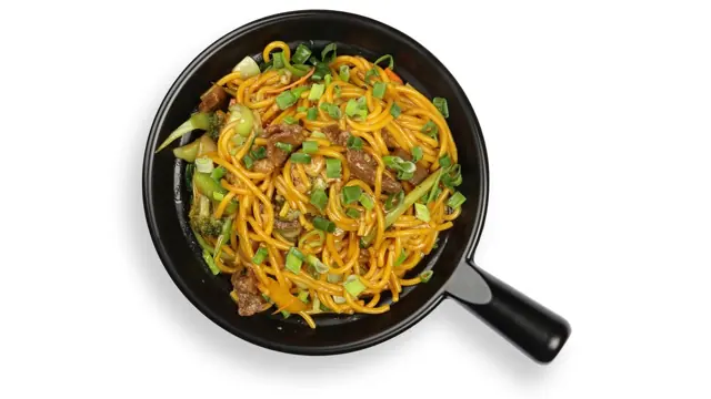 Lo Mein nuudlid sealihaga